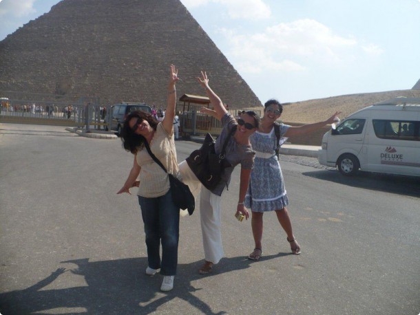 Loredana and friends at the Pyramids